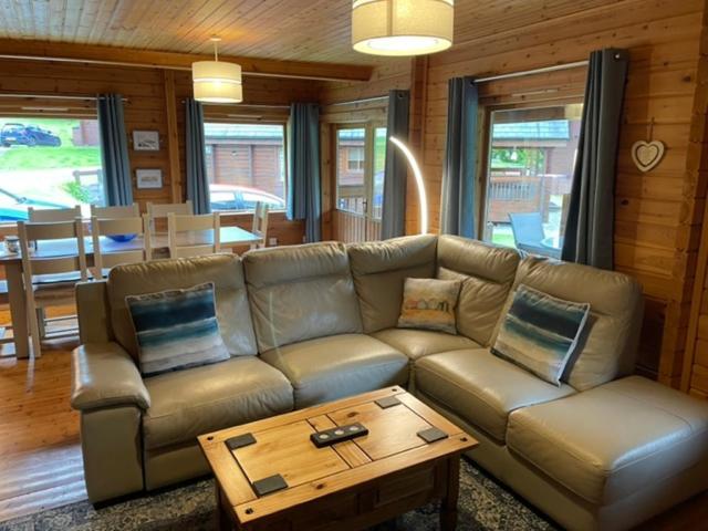 Luxury 3 Bedroom, 3 Bathroom Lodge With Hot Tub Llanbedr  Kültér fotó
